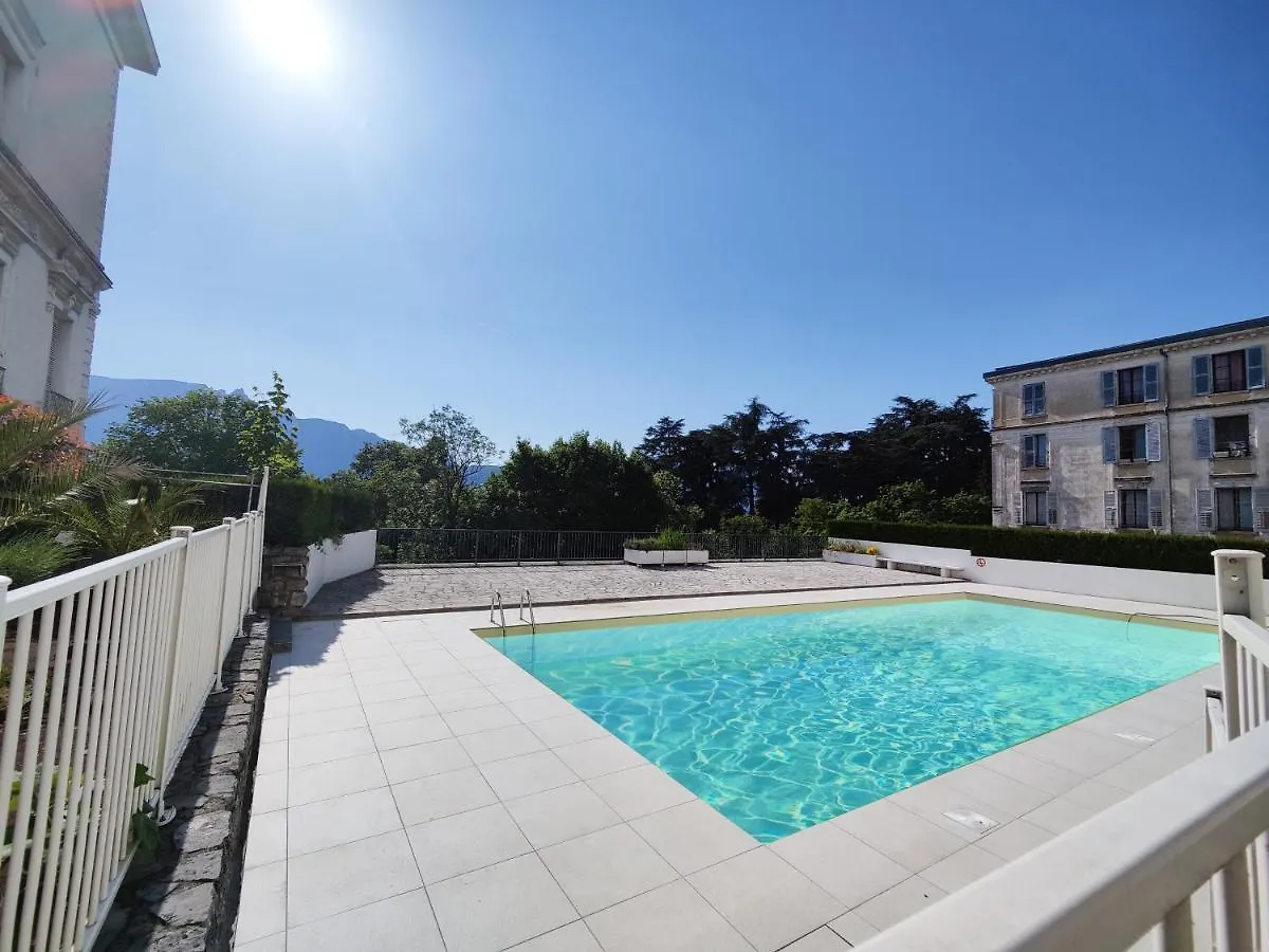 Grand Studio 38M2 Dans Ancien Palace Avec Piscine Et Place De Parking Privee Apartment Aix-les-Bains