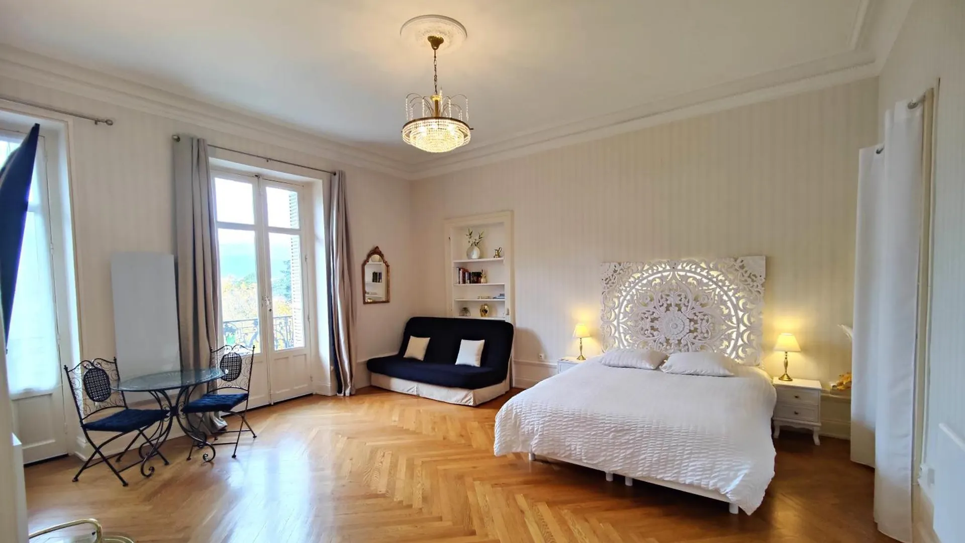Grand Studio 38M2 Dans Ancien Palace Avec Piscine Et Place De Parking Privee Apartment Aix-les-Bains